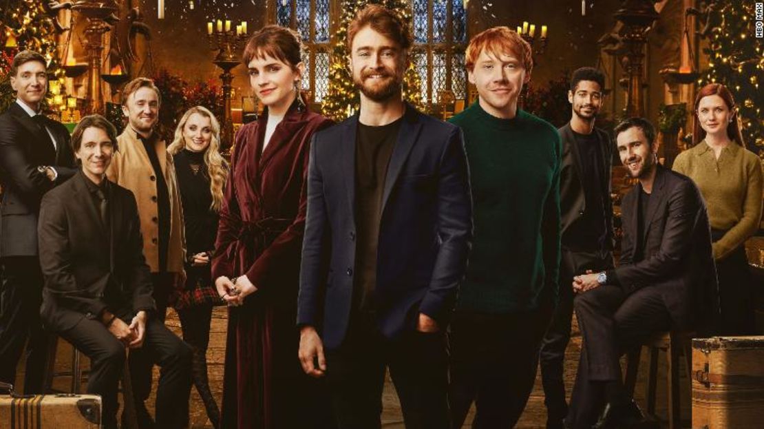 Emma Watson, Daniel Radcliffe y Rupert Grint (en el centro, en primer plano) en el especial de HBO Max “Harry Potter 20th Anniversary: Return to Hogwarts”.