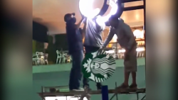 CNNE 1125669 - alsifican una cafeteria de starbucks en venezuela y esto fue lo que genero