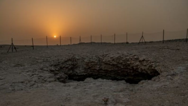 Miles de años: los científicos dicen que la mayor parte del paisaje kárstico central de Qatar se formó debido a la extensa disolución subterránea de depósitos de carbonato y sulfato hace unos 325.000-560.000 años.