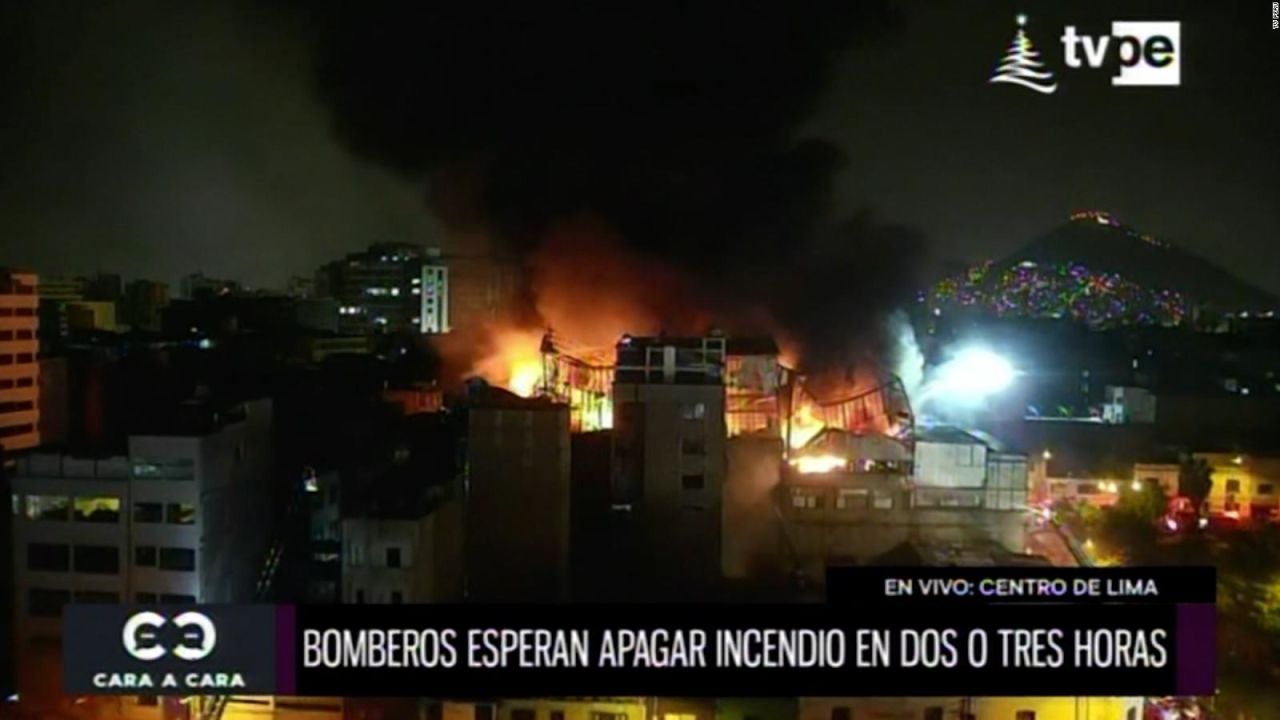 CNNE 1130129 - controlan incendio en edificio en lima