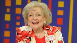 CNNE 1130300 - la carrera de betty white, un tesoro inigualable en la comedia de ee-uu-