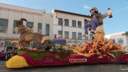 CNNE 1130434 - celebran el desfile de las rosas tras pausa por el covid-19