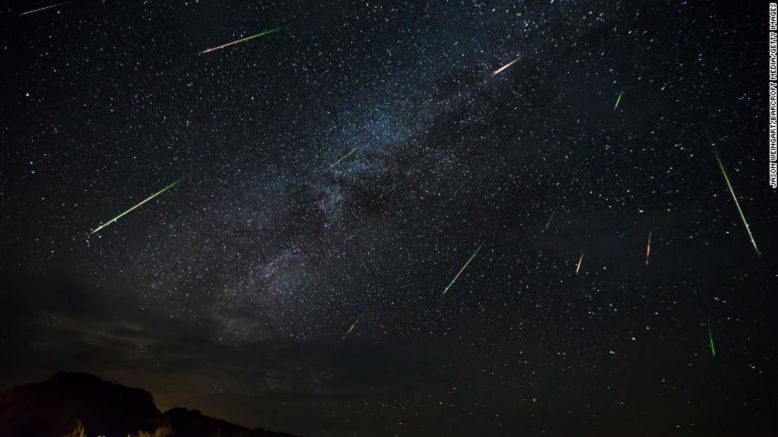 La lluvia de meteoros de las Perseidas, que tiene lugar todos los años en agosto, es una auténtica maravilla para los observadores del cielo, ya que produce muchas rayas de luz a través de nuestra atmósfera.