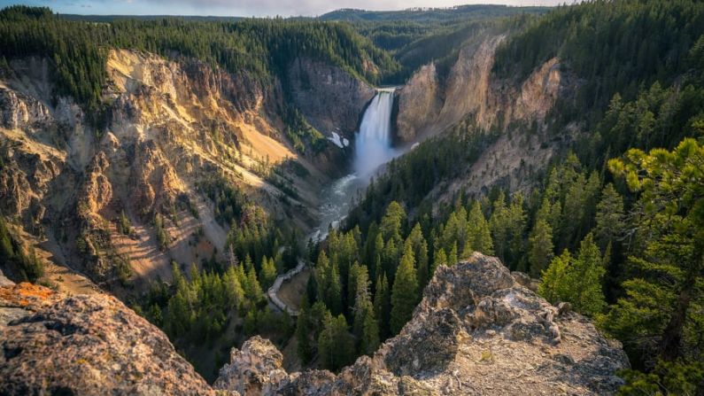 Parque Nacional de Yellowstone: en 2022, el impresionante Yellowstone cumplirá 150 años como parque nacional. Crédito: Adobe Stock