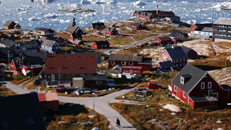 Bahía de Disko: ballenas, icebergs colosales, un glaciar rápidamente cambiante y un montón de trineos tirados por perros definen la bahía de Disko, en la costa occidental de Groenlandia, considerada el “punto cero” del cambio climático. Crédito: Mario Tama/Getty Images