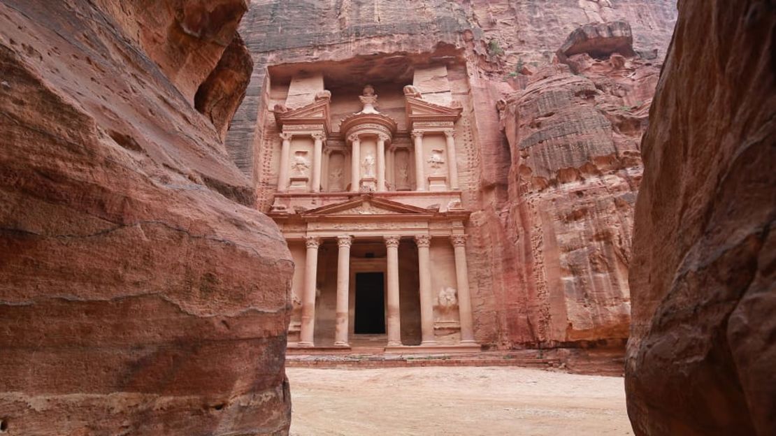 Petra fue nombrada una de las "nuevas siete maravillas del mundo" en una encuesta realizada en 2007, junto con el Cristo Redentor y la Gran Muralla.Crédito: Khalil Mazraawi/AFP/Getty Images