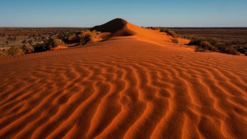 Parque Nacional Munga-Thirri-Simpson: para aquellos que siempre han querido experimentar un desafío en el interior de Australia, el parque nacional más nuevo, y ahora más grande del país, les espera. Crédito: Ingo Oeland / Alamy Stock Photo