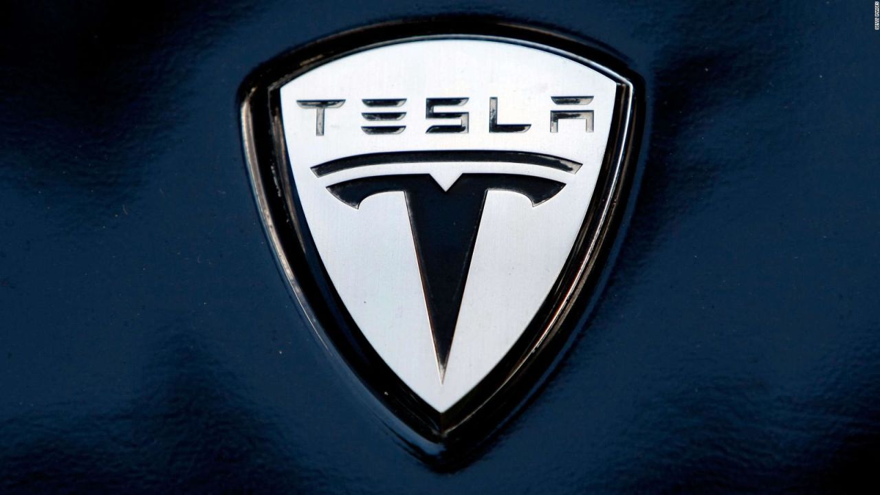 CNNE 1131564 - tesla abre "showroom" en la region china de xinjiang