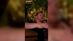 CNNE 1132447 - video- mira a canelo y verstappen cantando