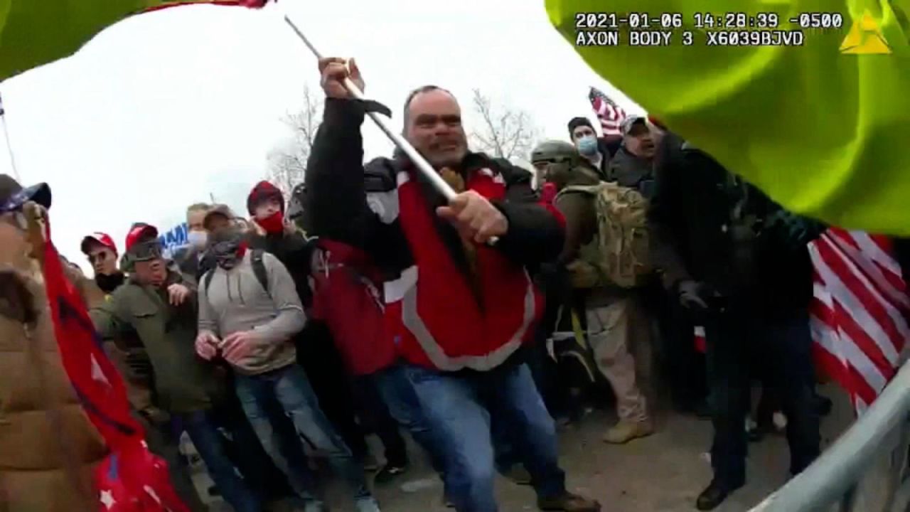 CNNE 1132898 - mira la evidencia en video contra los agitadores del asalto al capitolio