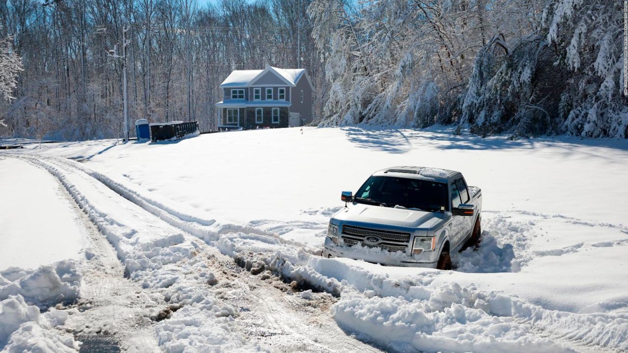CNNE 1133338 - esto podria salvar tu vida si tu auto queda atrapado en tormenta invernal