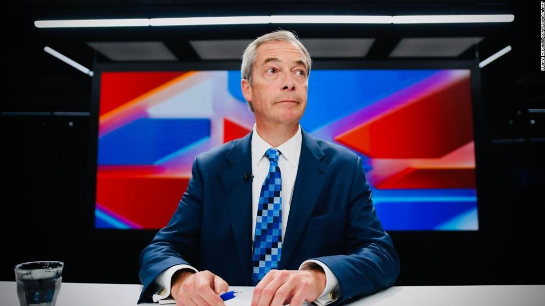 Nigel Farage presenta un programa en horario de máxima audiencia en GB News, un canal de televisión británico lanzado en junio de 2021 con la promesa de desafiar la visión del mundo "woke".