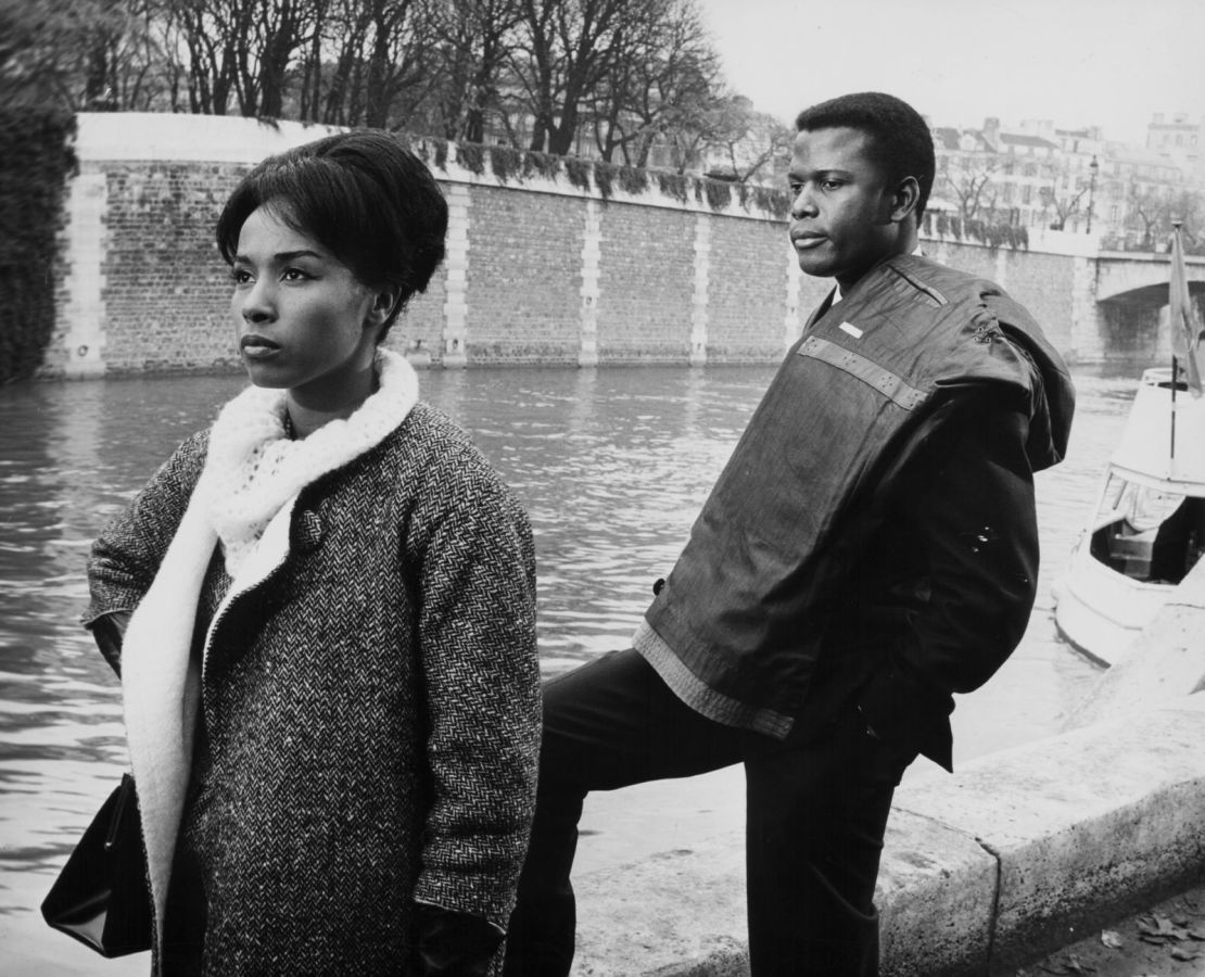 Poitier aparece con Diahann Carroll en una escena de la película de 1961 "Paris Blues". Crédito:Pictorial Parade/Archive Photos/Getty Images