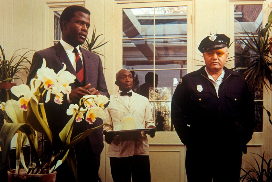 Poitier aparece en una escena de "In the Heat of the Night". La película de 1967 ganó el Oscar a la mejor película y también es conocida por una de las citas cinematográficas más famosas de Poitier: "¡Me llaman Mister Tibbs!" Crédito: Mondadori Portfolio/Getty Images