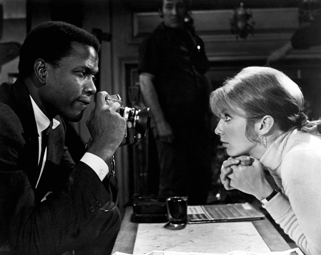 Poitier aparece en "The Lost Man" con Joanna Shimkus en 1969. Los dos se casaron en 1976. Cortesía Everett Collection