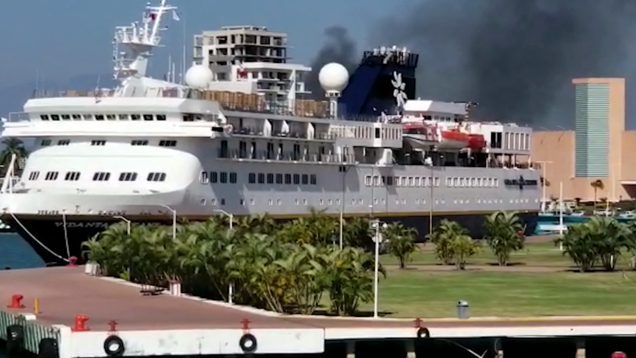 CNNE 1134016 - bloquean entrada de vacacionistas de cruceros en mexico