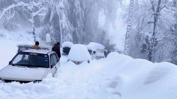 CNNE 1134292 - una nevada sin precedentes deja 21 muertos en el norte de pakistan