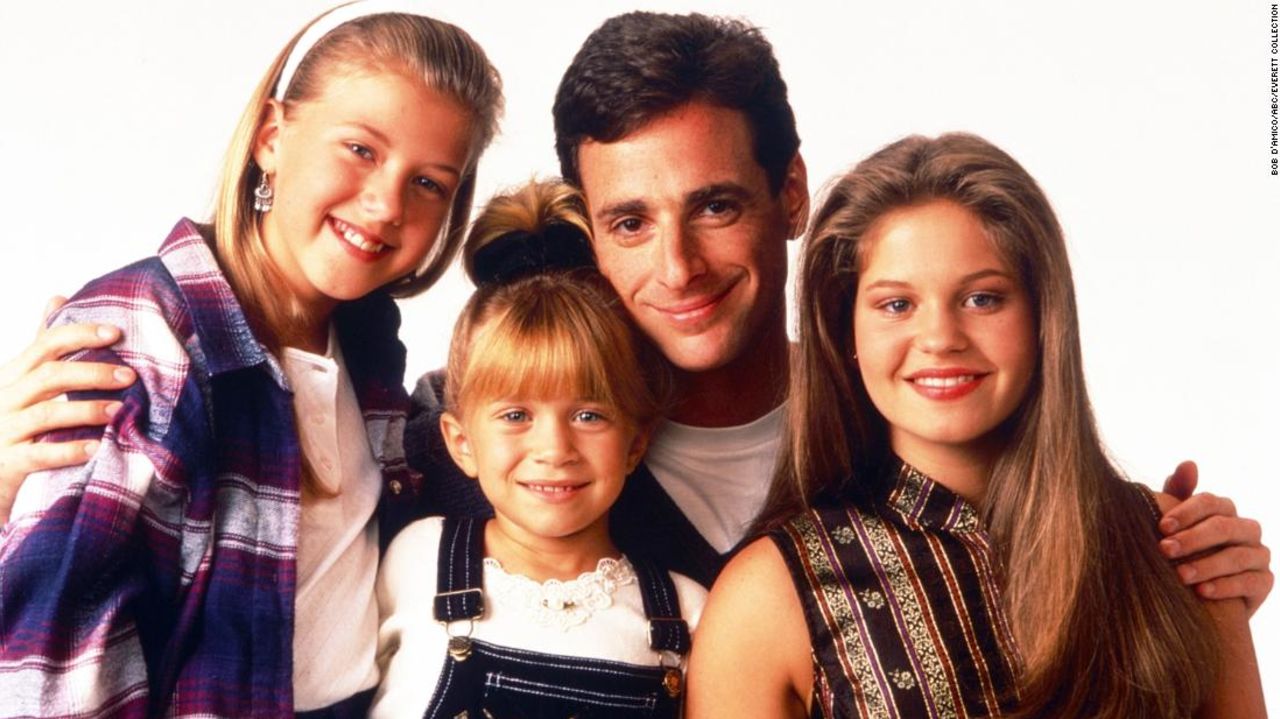 Jodie Sweetin, Mary-Kate Olsen, Bob Saget, Candace Cameron Bure en 1993 en "Full House".
