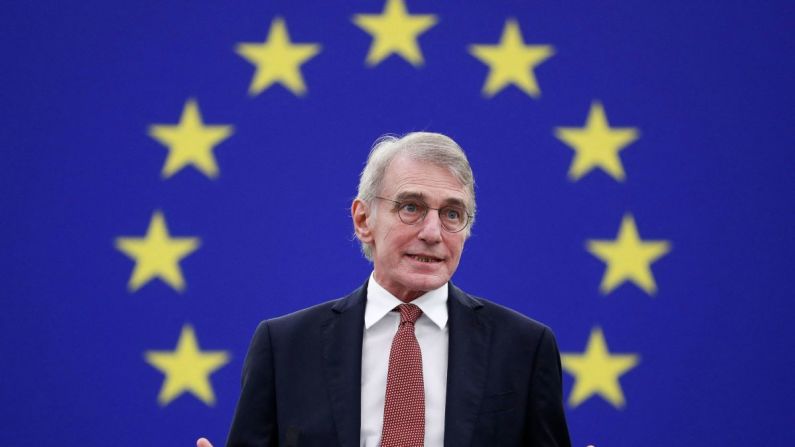 David Sassoli, presidente del Parlamento Europeo, falleció a los 65 años, informó su portavoz el martes 11 de enero. Sassoli estaba hospitalizado en Italia desde el 26 de diciembre debido a una complicación grave relacionada con una disfunción de su sistema inmunológico.