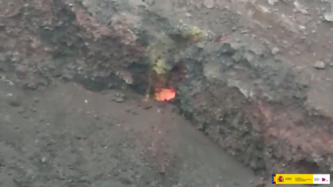 CNNE 1135476 - mira las grietas en crateres del cumbre vieja en la palma