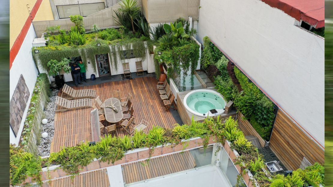 Este jardín vertical, llevado a cabo por la empresa Generación Verde, está ubicado en las Torres Adalid, en la Ciudad de México.