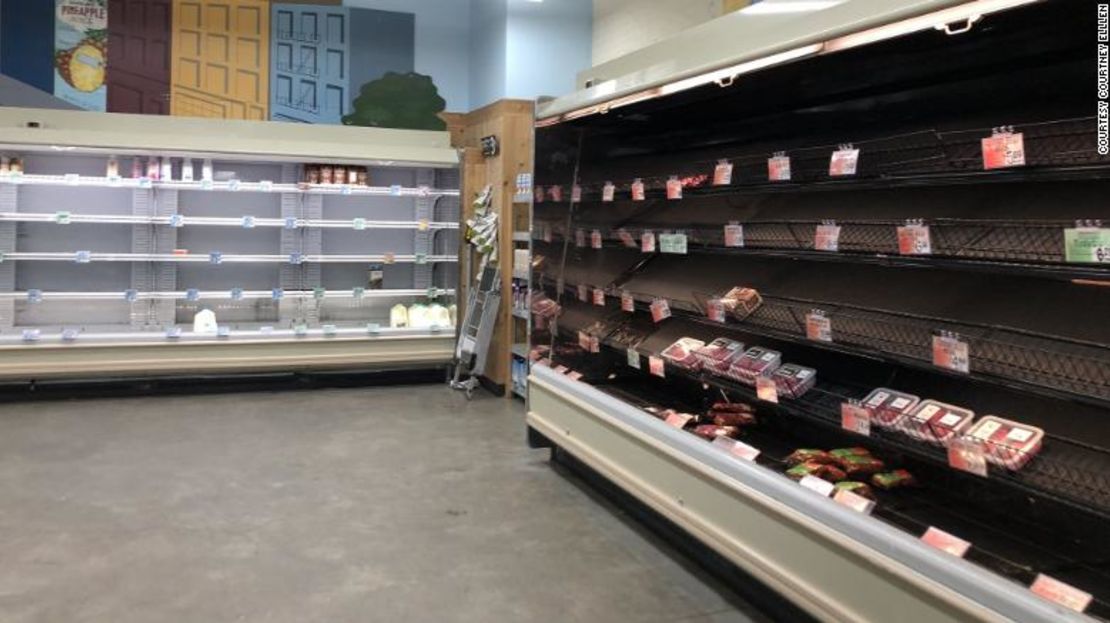 Estantes vacíos durante el fin de semana en un supermercado Trader Joe's en la calle Spring Street, Nueva York.