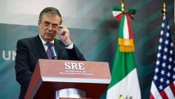 CNNE 1137780 - otorgan reconocimiento al canciller mexicano ebrard