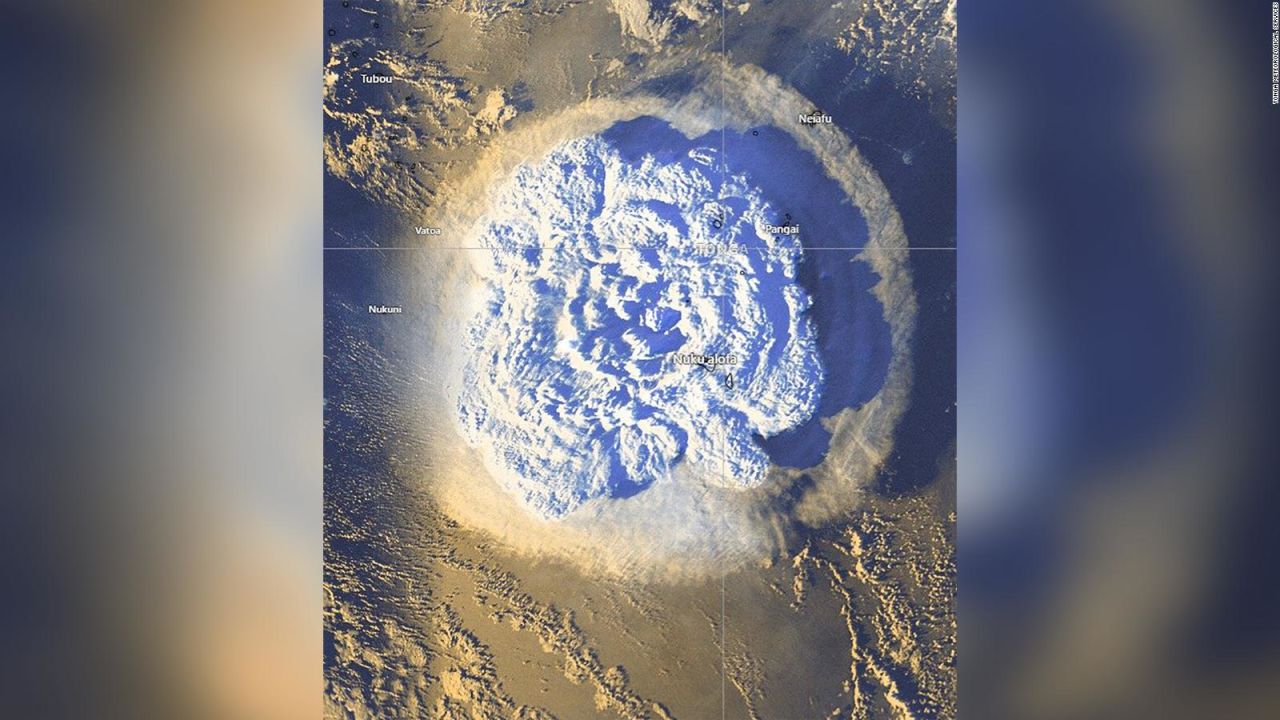 CNNE 1138019 - asi se vio desde el espacio la erupcion submarina en el pacifico