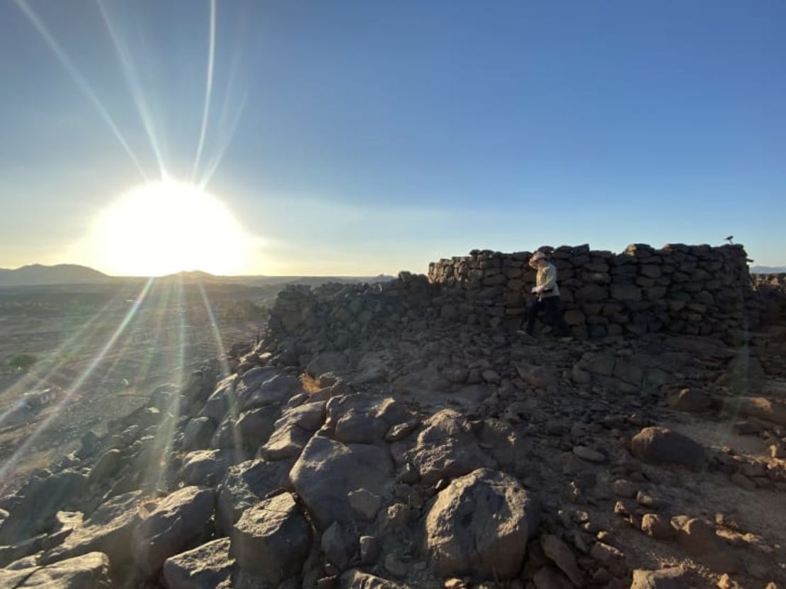 Un entierro en forma de colgante del tercer milenio antes de Cristo en el extremo sur del oasis de Khaybar en el noroeste de Arabia Saudita. Crédito: Comisión Real para AlUla/AAKSA