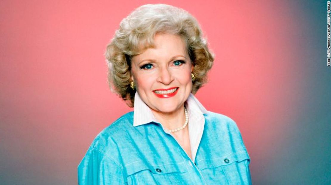 Betty White como Rose Nylund en "The Golden Girls".