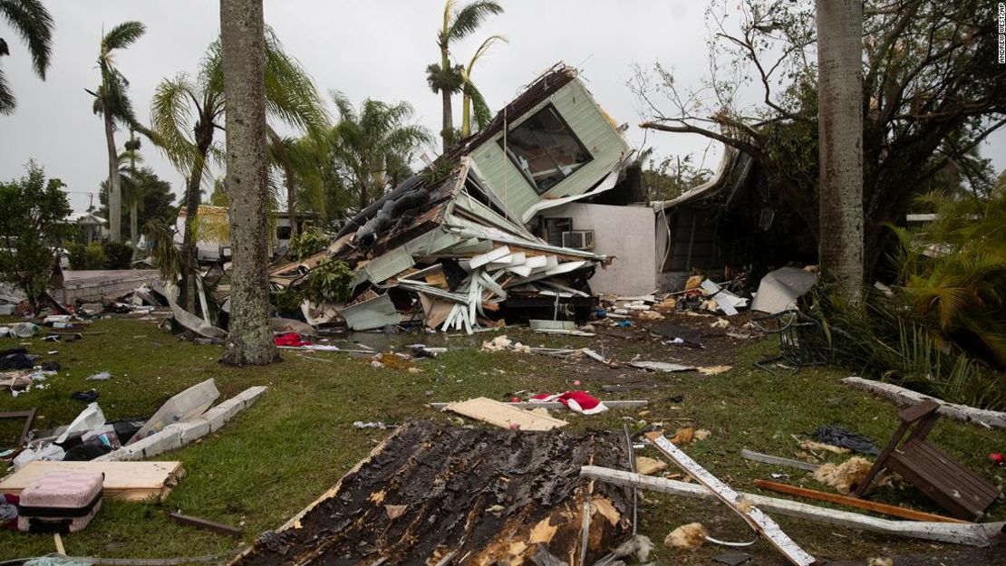 CNNE 1138376 - dos tornados causaron danos en la florida