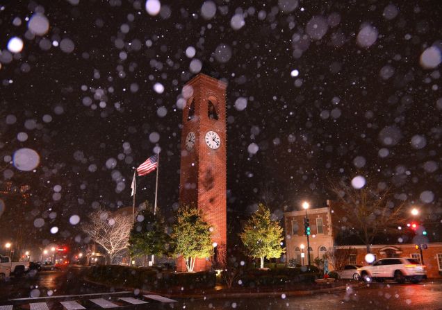 La nieve comienza a caer en Spartanburg, Carolina del Sur, el 16 de enero.