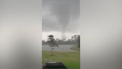 CNNE 1138650 - capta imagenes de un tornado que avanzaba hacia su casa