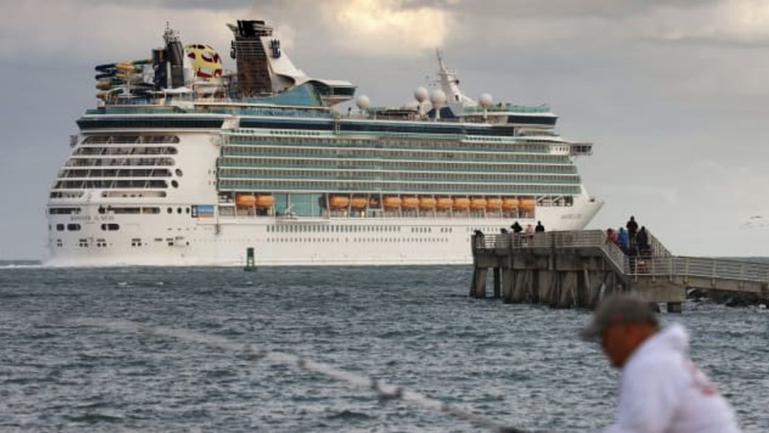 El Mariner of the Seas de Royal Caribbean parte de Puerto Cañaveral, Florida, el 11 de enero de 2021.Crédito: Joe Burbank/Orlando Sentinel/AP