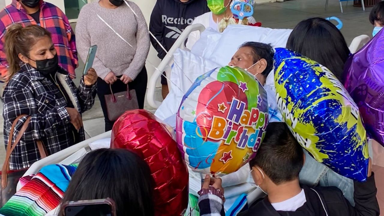 CNNE 1139658 - padre hispano logra ver a sus hijos tras un ano hospitalizado