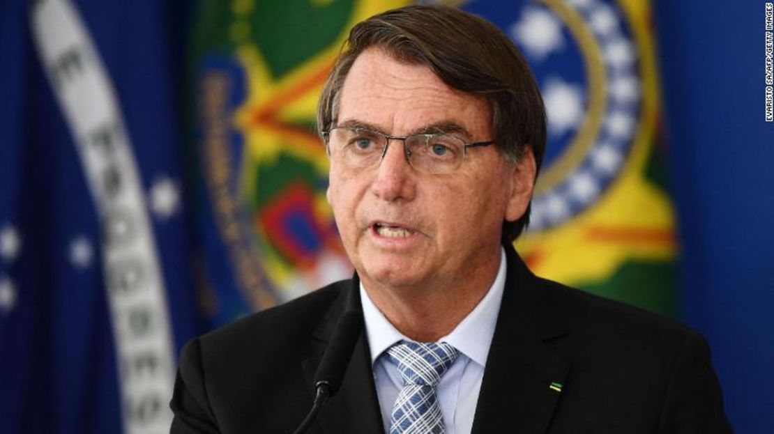 El presidente de Brasil, Jair Bolsonaro, habla sobre la administración de la vacuna en Brasilia, en marzo pasado.