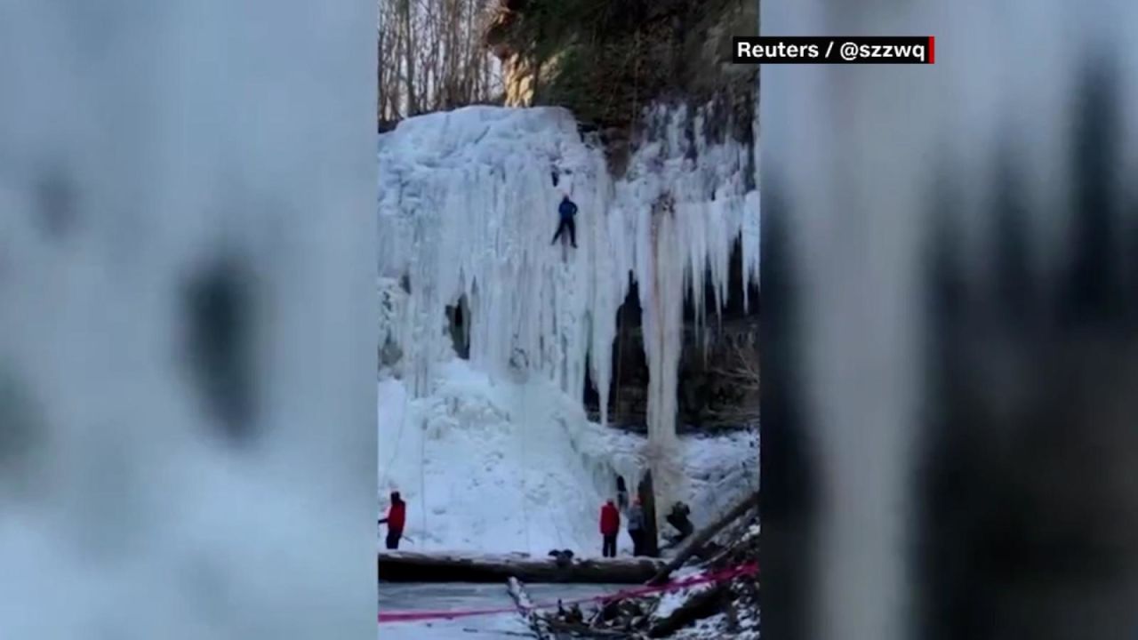 CNNE 1139714 - el efecto del frio extremo en las cascadas de canada