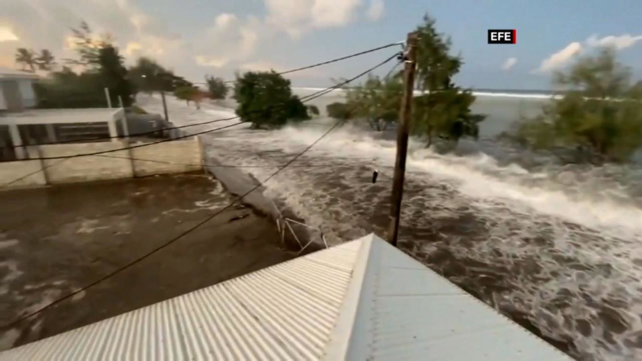 CNNE 1139716 - asi quedo la costa en tonga tras explosion del volcan