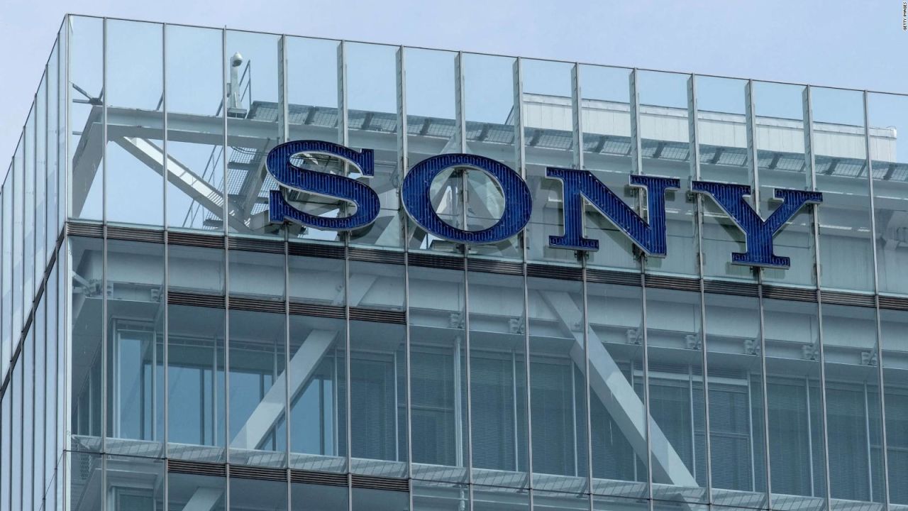 CNNE 1139942 - acciones de sony caen por un anuncio de microsoft