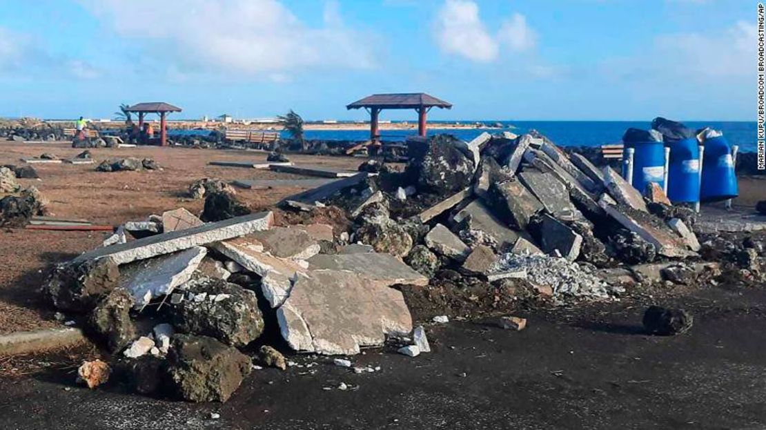 Una zona dañada en Nuku'alofa, Tonga, el 20 de enero de 2022.