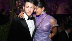 CNNE 1141334 - nick jonas y priyanka chopra se convierten en padres