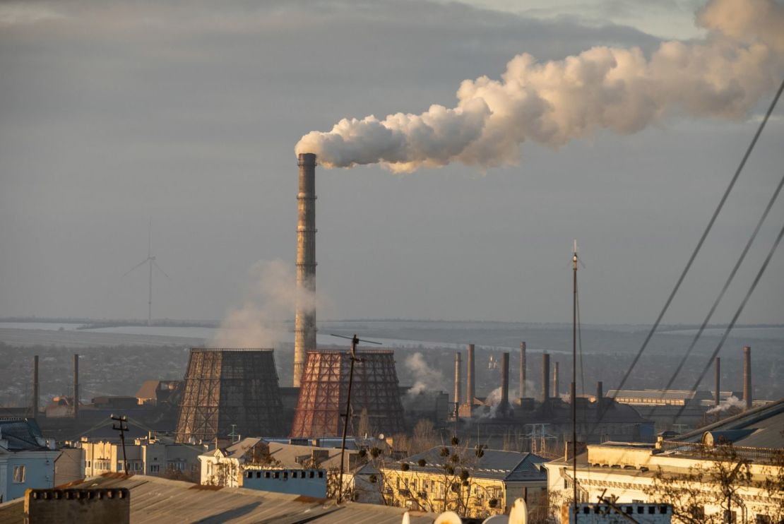 Se ve una planta de energía en la ciudad ucraniana de Kramatorsk, no lejos de la línea del frente del conflicto. Timothy Fadek/Redux para CNN