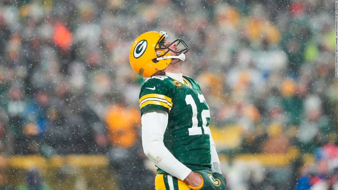 Rodgers mira hacia el cielo durante el último cuarto del partido contra los 49ers.