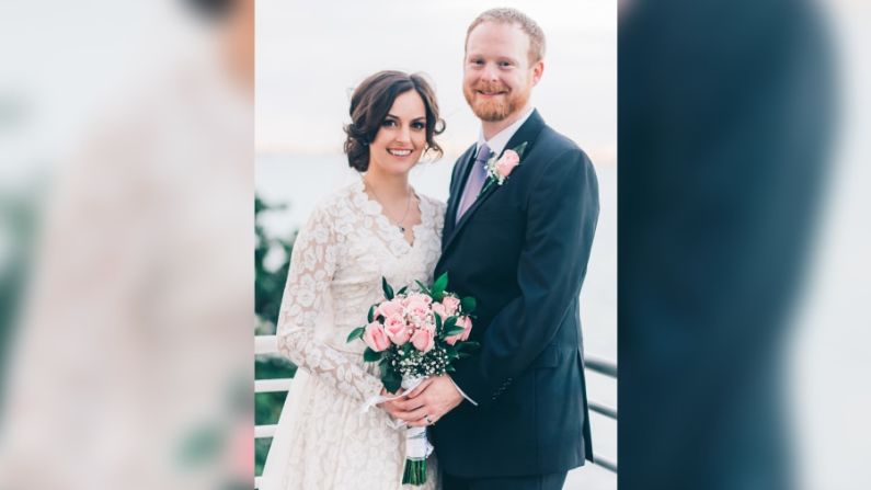 El día de la boda: la pareja se casó en Estados Unidos en 2017. McGrath lució un vestido de novia que en su día usó su difunta abuela chilena y que luego pasó a su madre. Crédito: Dream Light Visuals