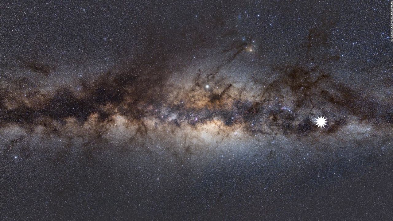 CNNE 1143909 - este extrano objeto espacial es unico en el universo