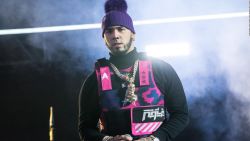 CNNE 1144508 - anuel le entrega anillo de compromiso a su novia yailin