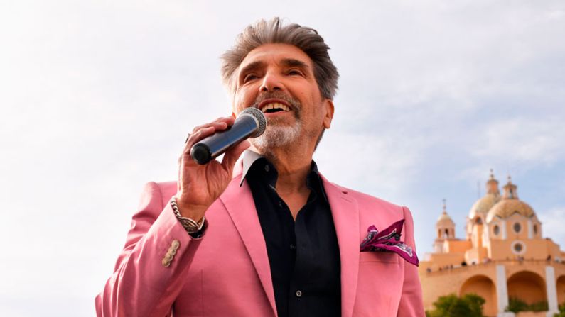 Nacido en Buenos Aires, Diego Verdaguer se nacionalizó mexicano y tuvo una destacada carrera en el mundo de la música. Fue intérprete de éxitos como "Él me mintió", "Mi buen corazón", "Volveré y "La ladrona". Falleció el jueves 27 de enero de enero de 2022 a los 70 años.