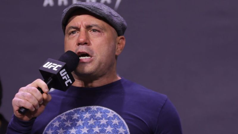 ¿quién es joe rogan? El controvertido presentador de podcast en spotify | cnn