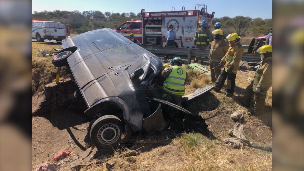 CNNE 1145624 - tragedia vial en mexico deja 12 muertos