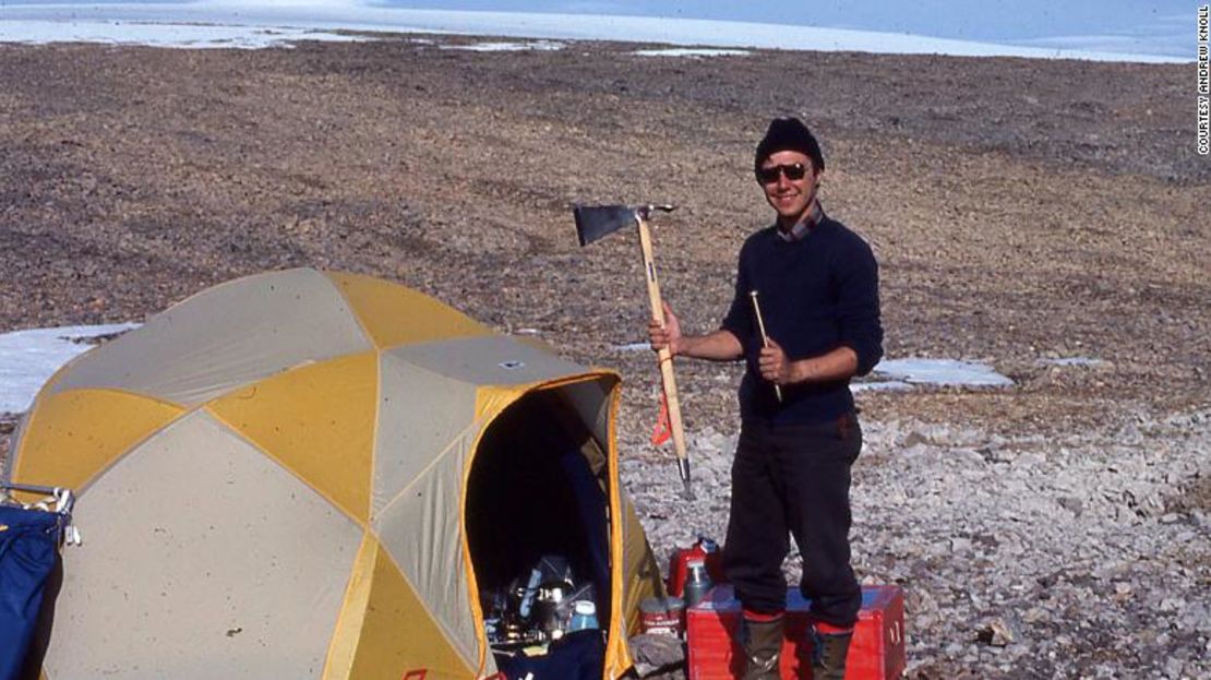 Andrew Knoll en Spitsbergen, donde hizo descubrimientos que fueron fundamentales en su carrera como científico.